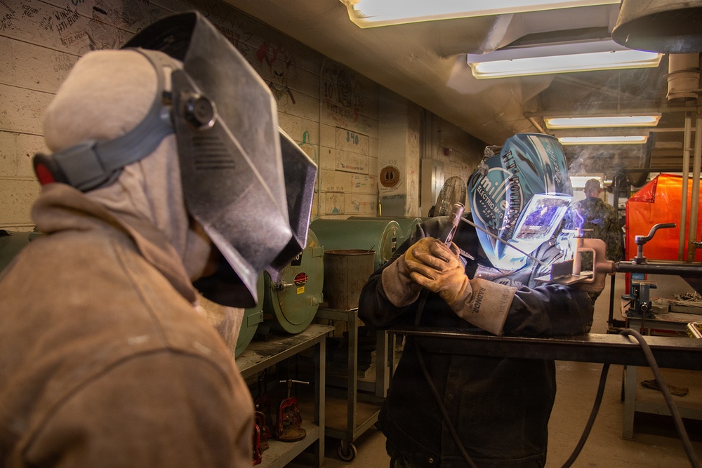 Surface Warfare Engineering School Command (SWESC) Great Lakes Instructors Train Next Generation of Naval Hull Maintenance Technicians