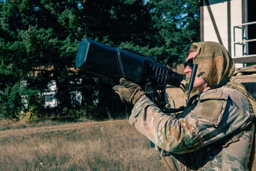 1st Special Forces Group (Airborne) Soldiers conduct Counter-UAS and evasion training