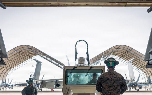 VMFA-112 Prepares for Winter Storm