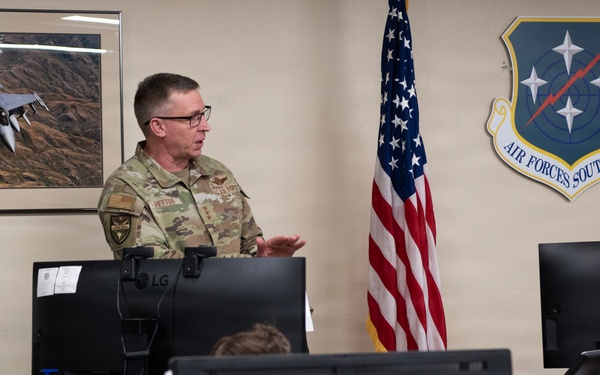 SOUTHCOM a/CC visits AFSOUTH