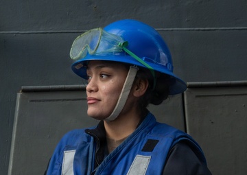 Replenishment-at-sea Aboard the USS Gonzalez (DDG 66)