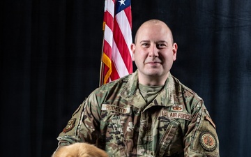 U.S. Air Force recruiter and wing mascot