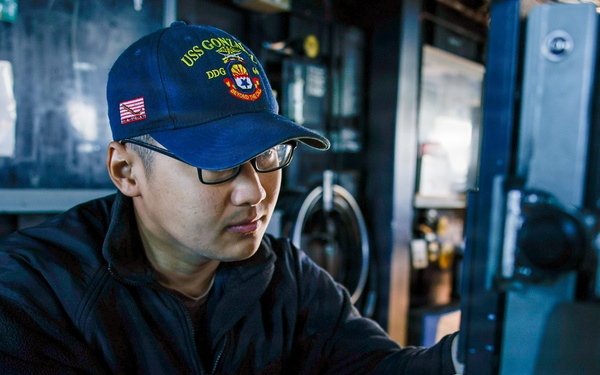 Underway Aboard the USS Gonzalez (DDG 66)