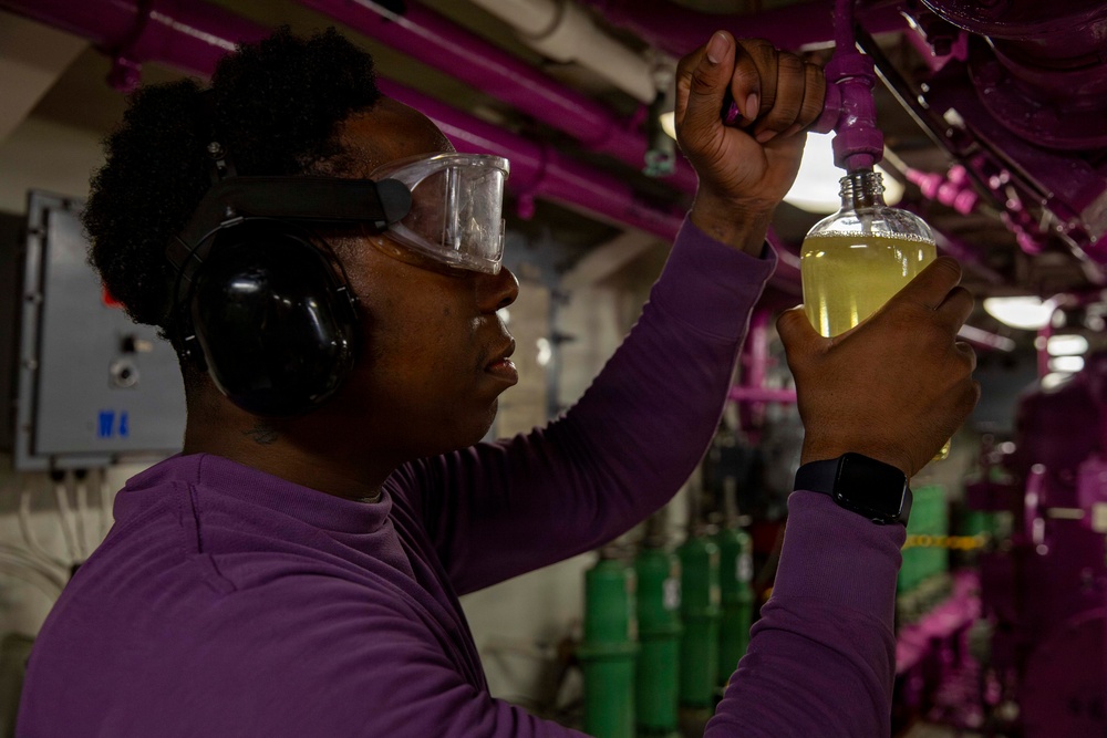 Abraham Lincoln conducts fueling operations
