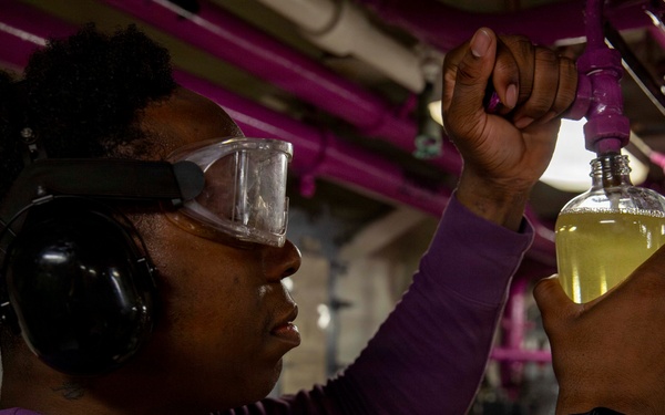 Abraham Lincoln conducts fueling operations