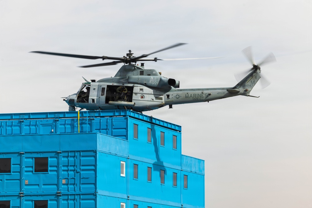 VMX-1 Conducts Rooftop Landing Training
