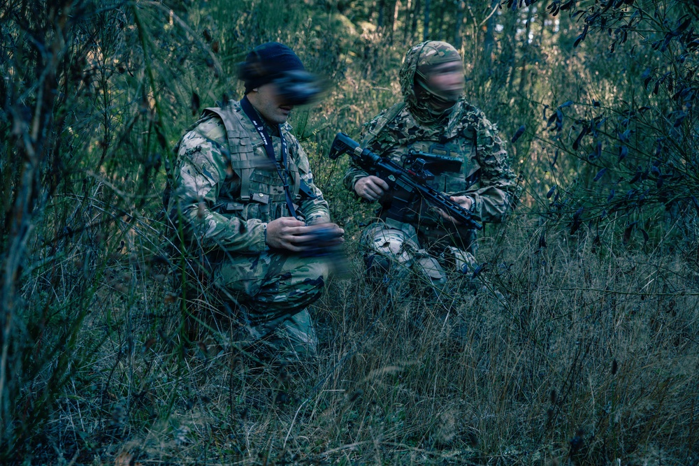 1st Special Forces Group (Airborne) Soldiers conduct Counter-UAS and evasion training