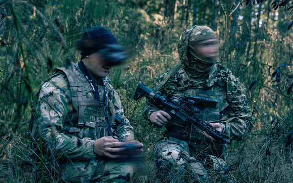 1st Special Forces Group (Airborne) Soldiers conduct Counter-UAS and evasion training
