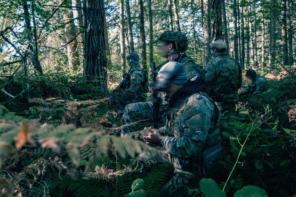 1st Special Forces Group (Airborne) Soldiers conduct Counter-UAS and evasion training