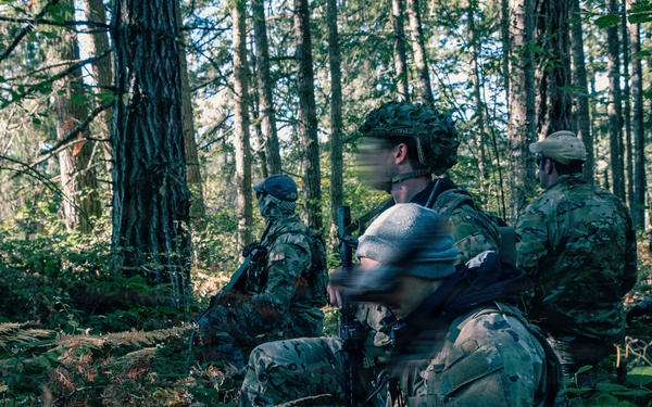 1st Special Forces Group (Airborne) Soldiers conduct Counter-UAS and evasion training