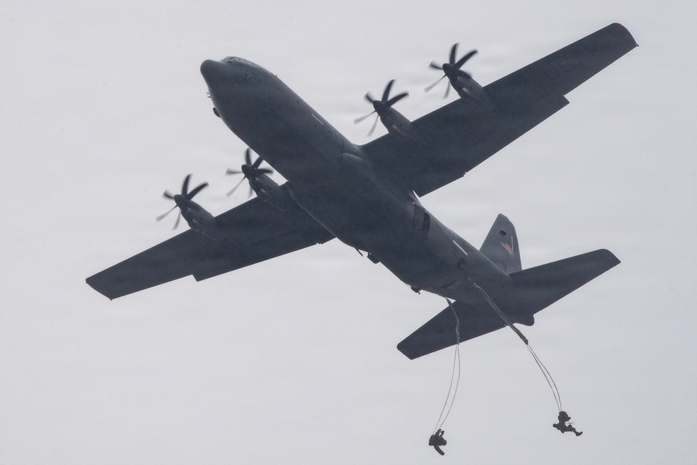 Yokota supports first JGSDF-hosted multinational airborne exercise