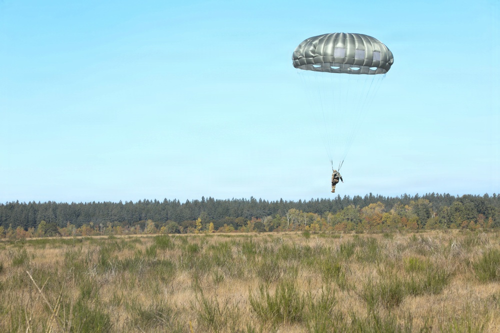 1st Special Forces Group (Airborne) conducts airborne operation