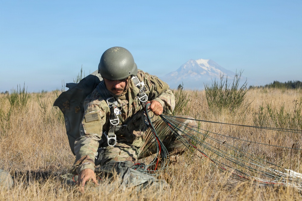 1st Special Forces Group (Airborne) conducts airborne operation