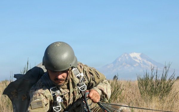 1st Special Forces Group (Airborne) conducts Airborne Operations