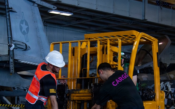 Abraham Lincoln conducts a replenishment-at-sea with Henry J. Kaiser