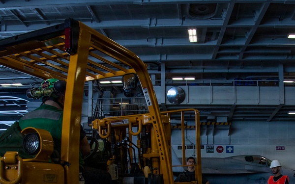 Abraham Lincoln conducts a replenishment-at-sea with Henry J. Kaiser