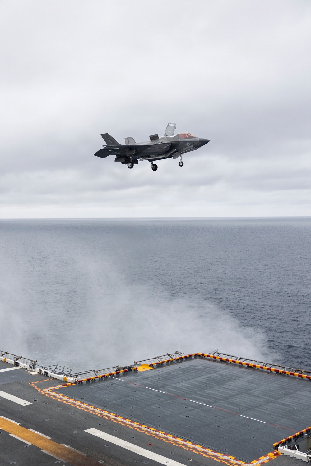 11th MEU Marines, Sailors Conduct Deck Landing Qualifications Aboard USS Boxer