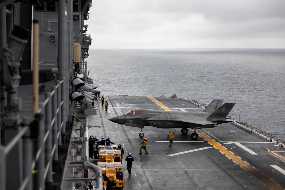 11th MEU Marines, Sailors Conduct Deck Landing Qualifications Aboard USS Boxer