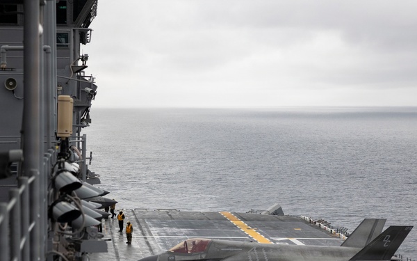 11th MEU Marines, Sailors Conduct Deck Landing Qualifications Aboard USS Boxer