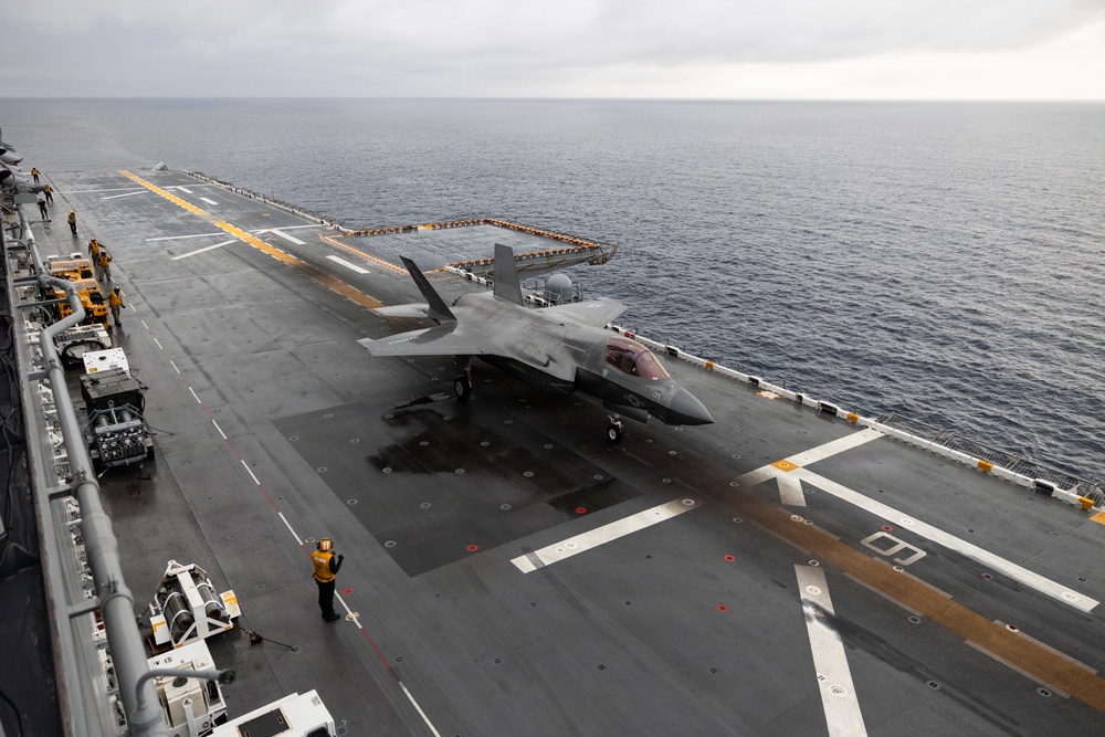 11th MEU Marines, Sailors Conduct Deck Landing Qualifications Aboard USS Boxer