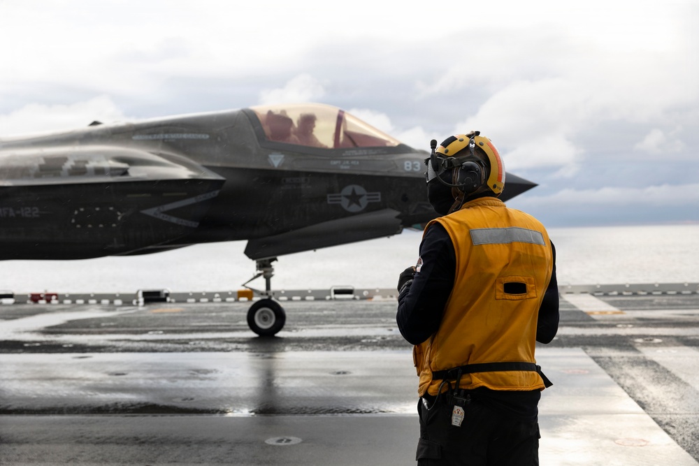 11th MEU Marines, Sailors Conduct Deck Landing Qualifications Aboard USS Boxer