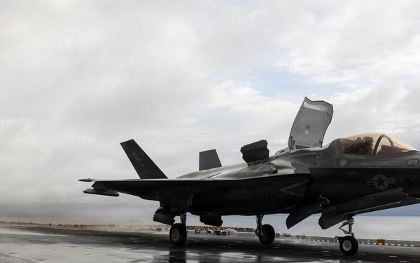 11th MEU Marines, Sailors Conduct Deck Landing Qualifications Aboard USS Boxer