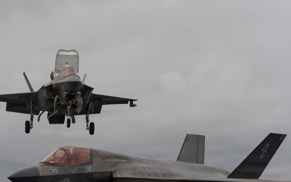 11th MEU Marines, Sailors Conduct Deck Landing Qualifications Aboard USS Boxer