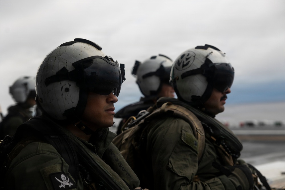 11th MEU Marines, Sailors Conduct Deck Landing Qualifications Aboard USS Boxer