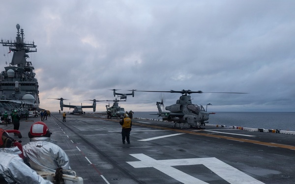 11th MEU Marines, Sailors Conduct Deck Landing Qualifications Aboard USS Boxer