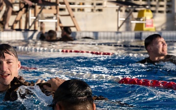 3d Intelligence Battalion Marines conduct water survival training