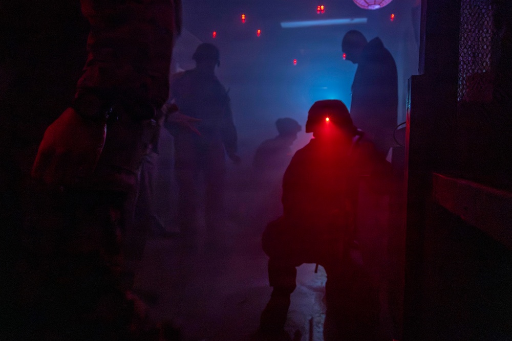 U.S. Marines participate in Combat Lifesaver Course culminating event