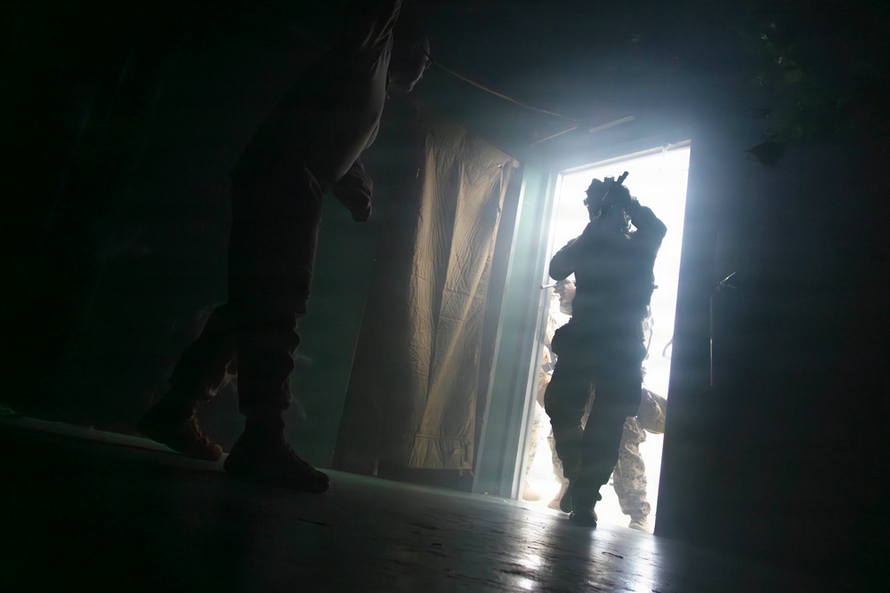 U.S. Marines participate in Combat Lifesaver Course culminating event