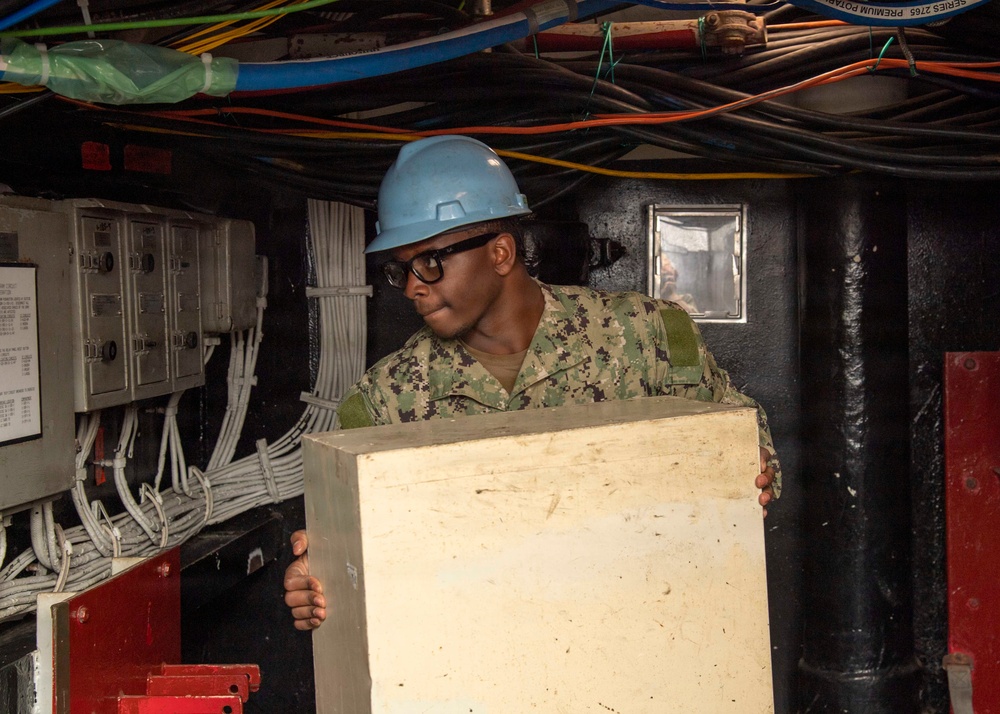 USS Carl Vinson (CVN 70) Daily Operations