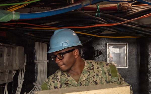 USS Carl Vinson (CVN 70) Daily Operations