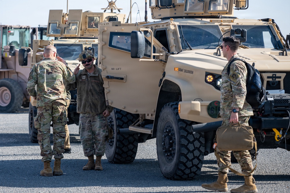 AFCENT Leadership visits 386th AEW