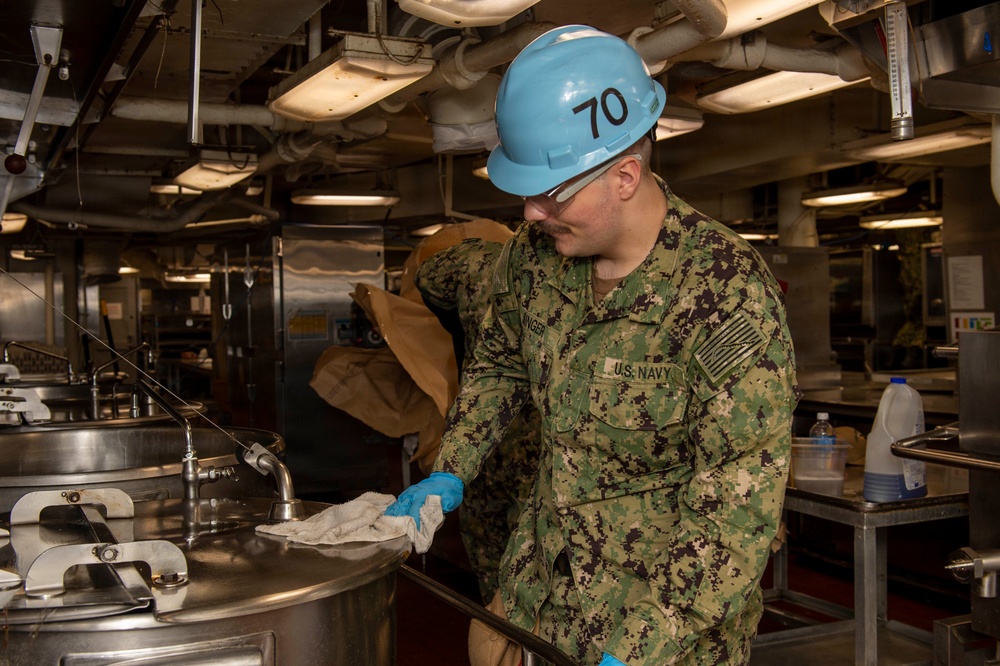 USS Carl Vinson (CVN 70) Daily Operations