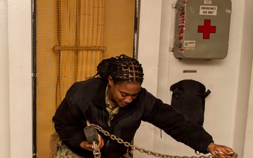 USS Carl Vinson (CVN 70) Daily Operations