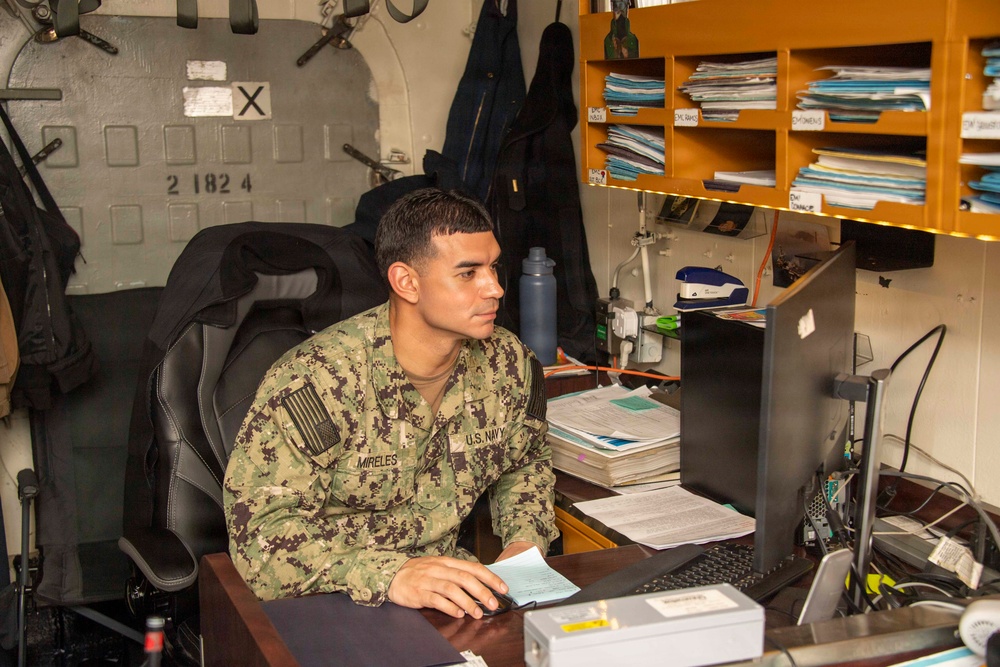 USS Carl Vinson (CVN 70) Daily Operations