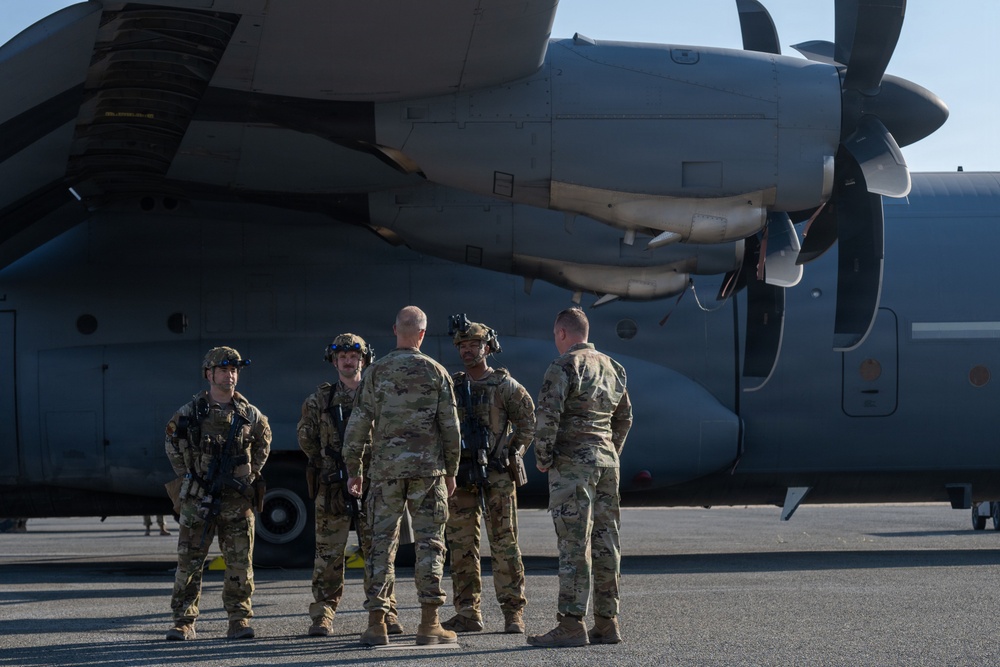 AFCENT Leadership visits 386th AEW