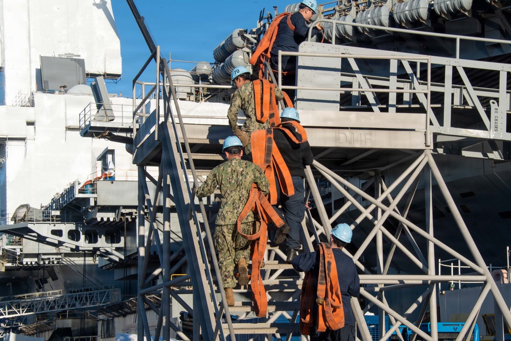 USS Carl Vinson (CVN 70) Daily Operations