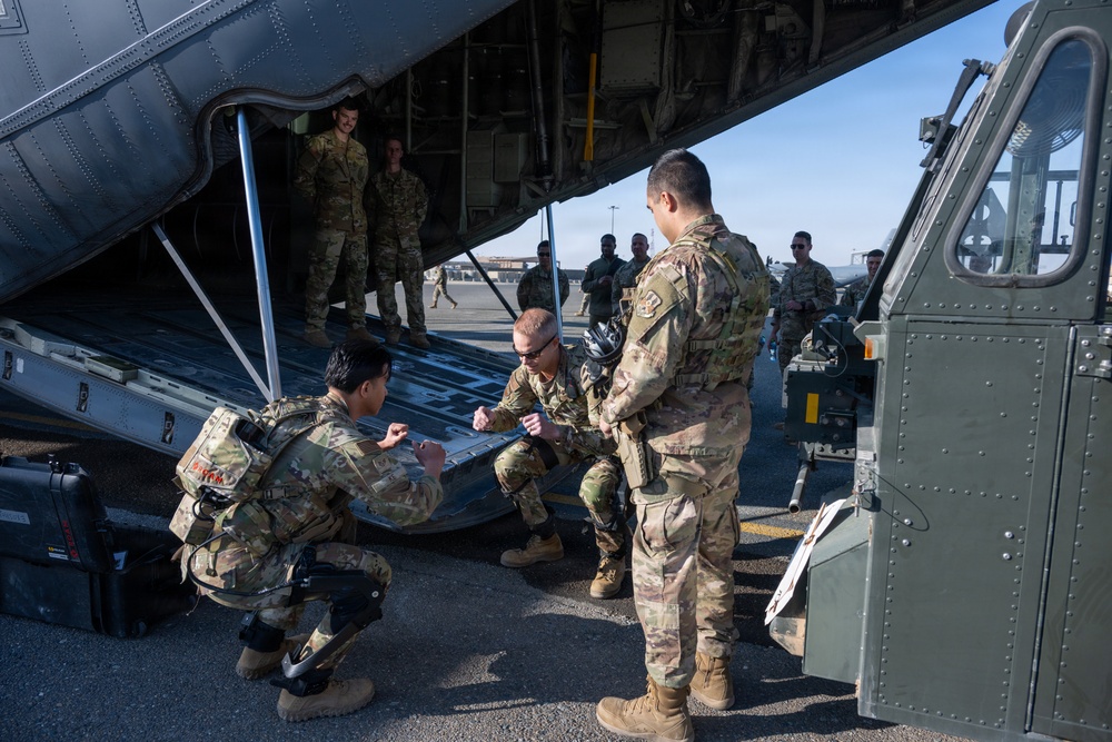 AFCENT Leadership visits 386th AEW