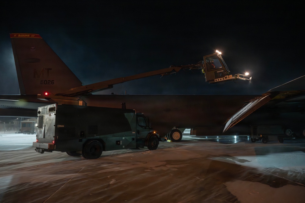 Breaking the ice: aircraft maintenance ensures Minot B-52s are mission ready