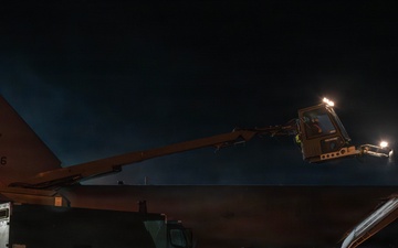 Breaking the ice: aircraft maintenance ensures Minot B-52s are mission ready