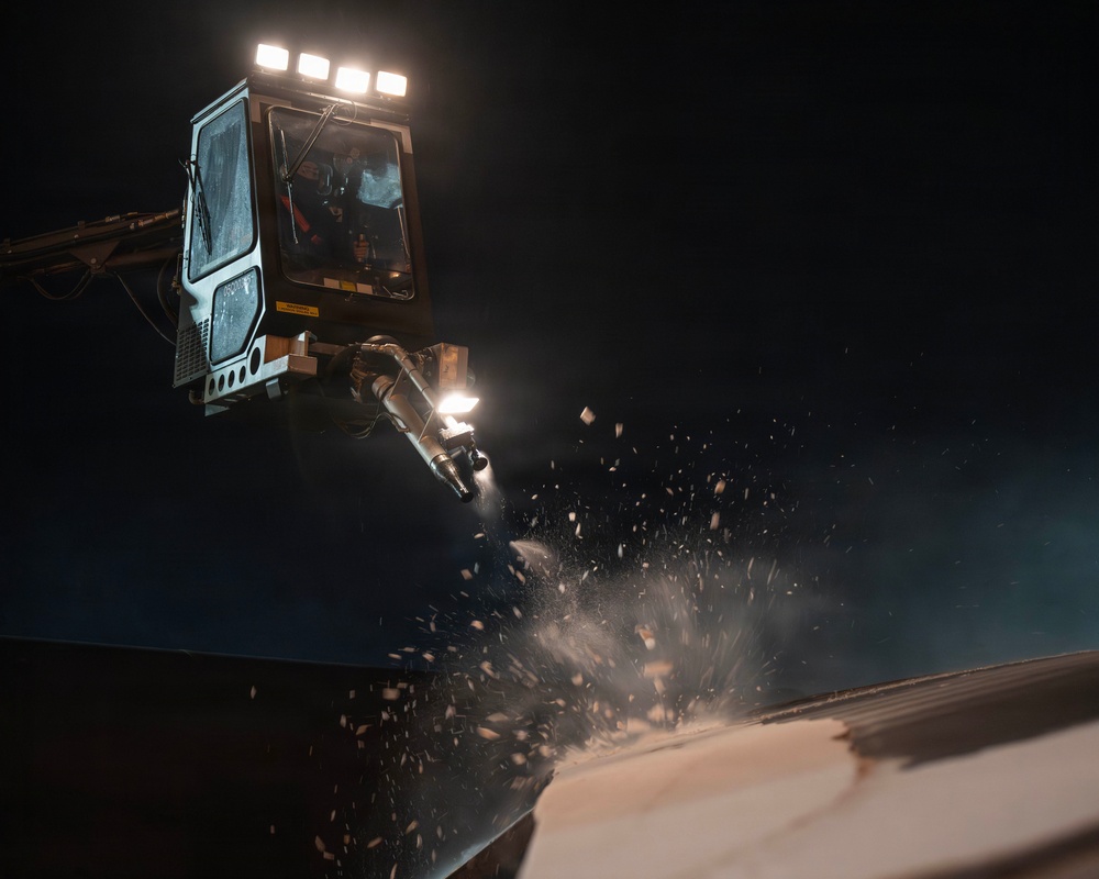 Breaking the ice: aircraft maintenance ensures Minot B-52s are mission ready