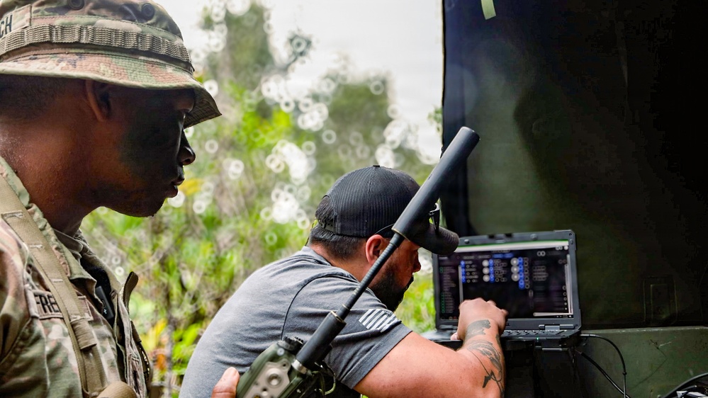 Lightning Surge: 25th ID Evaluates Next Generation Command and Control