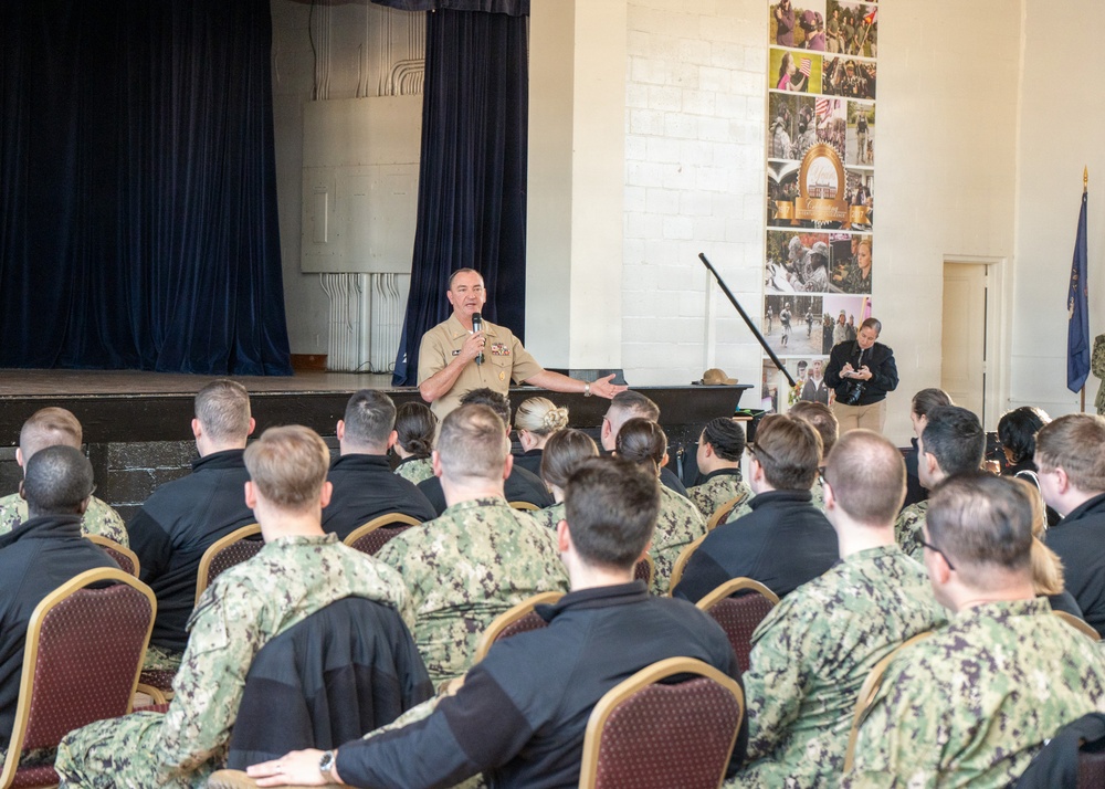 MCPON Visits Sailors on Fort George G. Meade