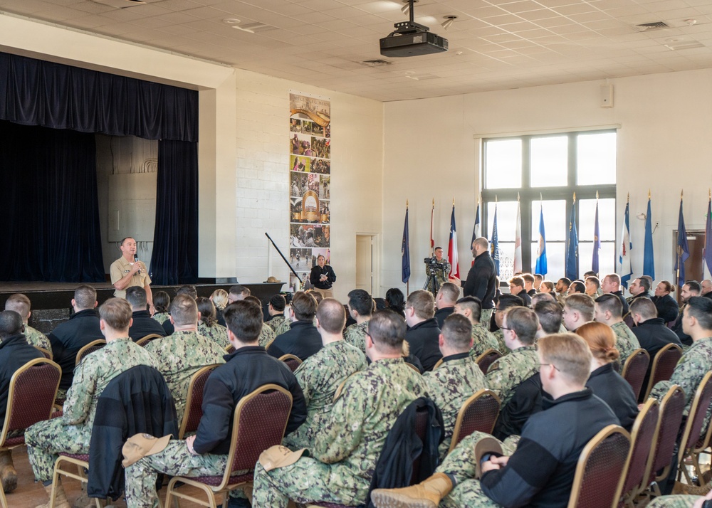 MCPON Visits Sailors on Fort George G. Meade