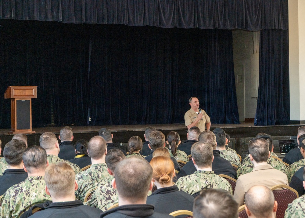 MCPON Visits Sailors on Fort George G. Meade