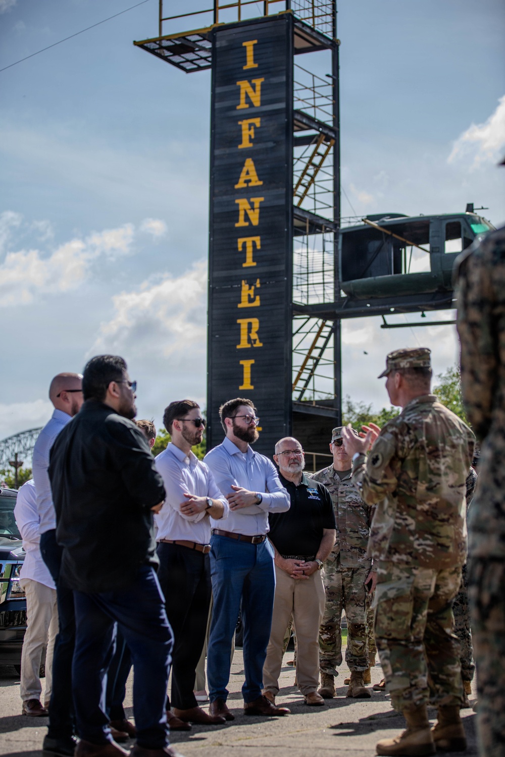 Office of the Secretary of War visits Panamá