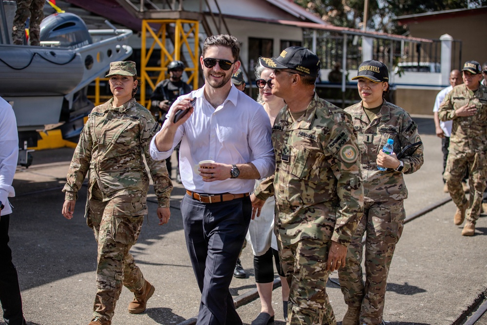 Office of the Secretary of War visits Panamá